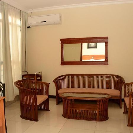 La Posh Hotel Kigali Bagian luar foto