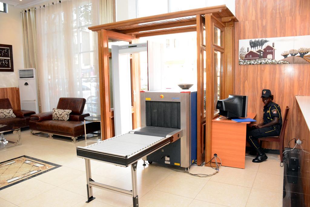 La Posh Hotel Kigali Bagian luar foto