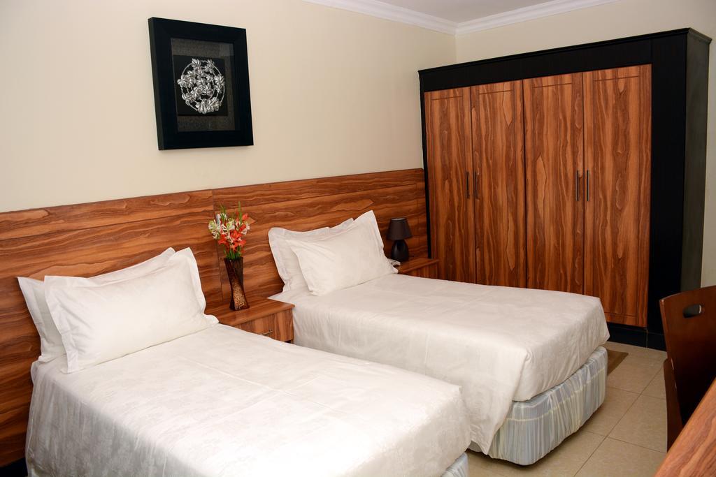 La Posh Hotel Kigali Bagian luar foto